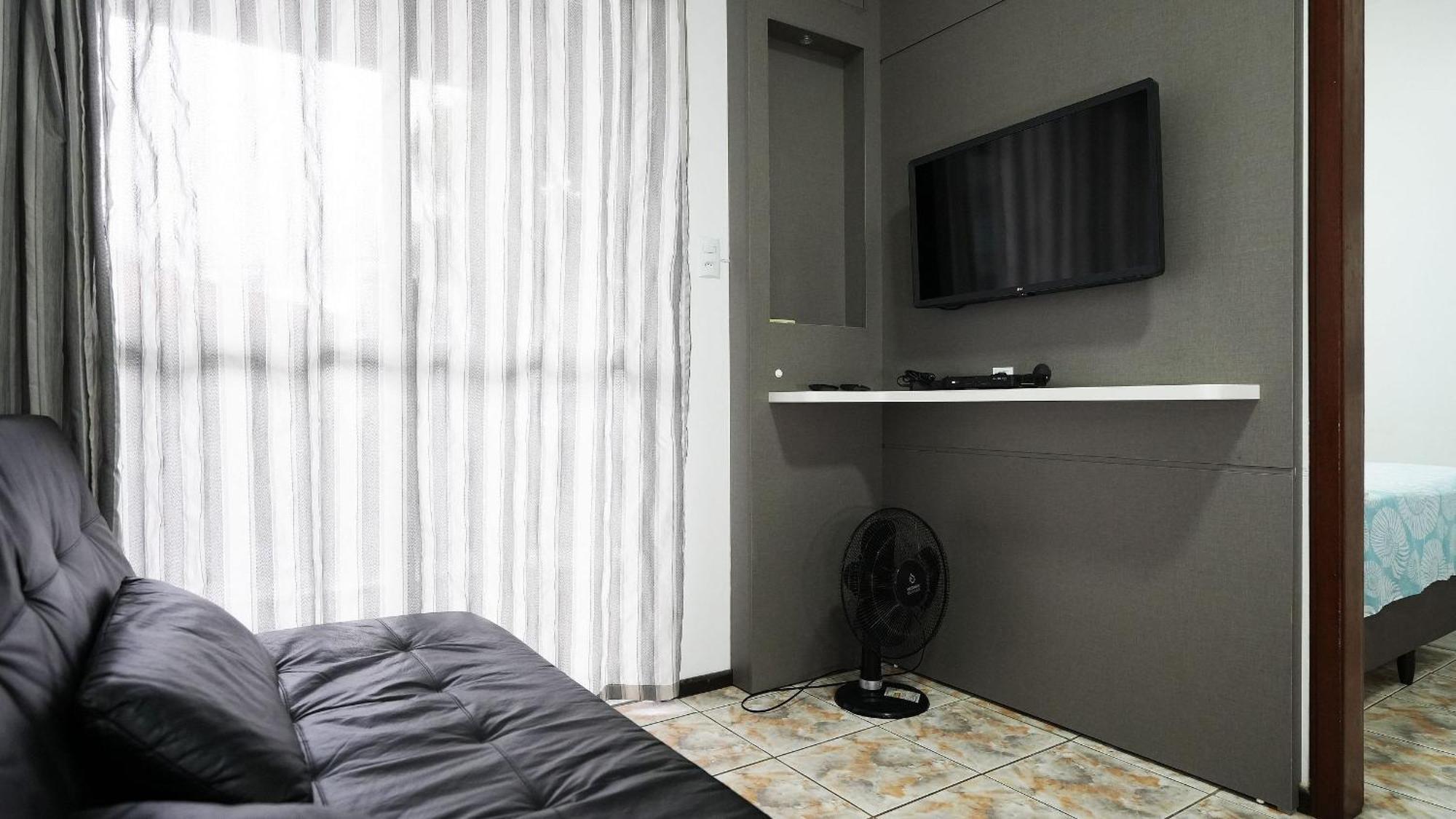 Residencial Adolfo - Mestre Naro 邦比尼亚斯 外观 照片