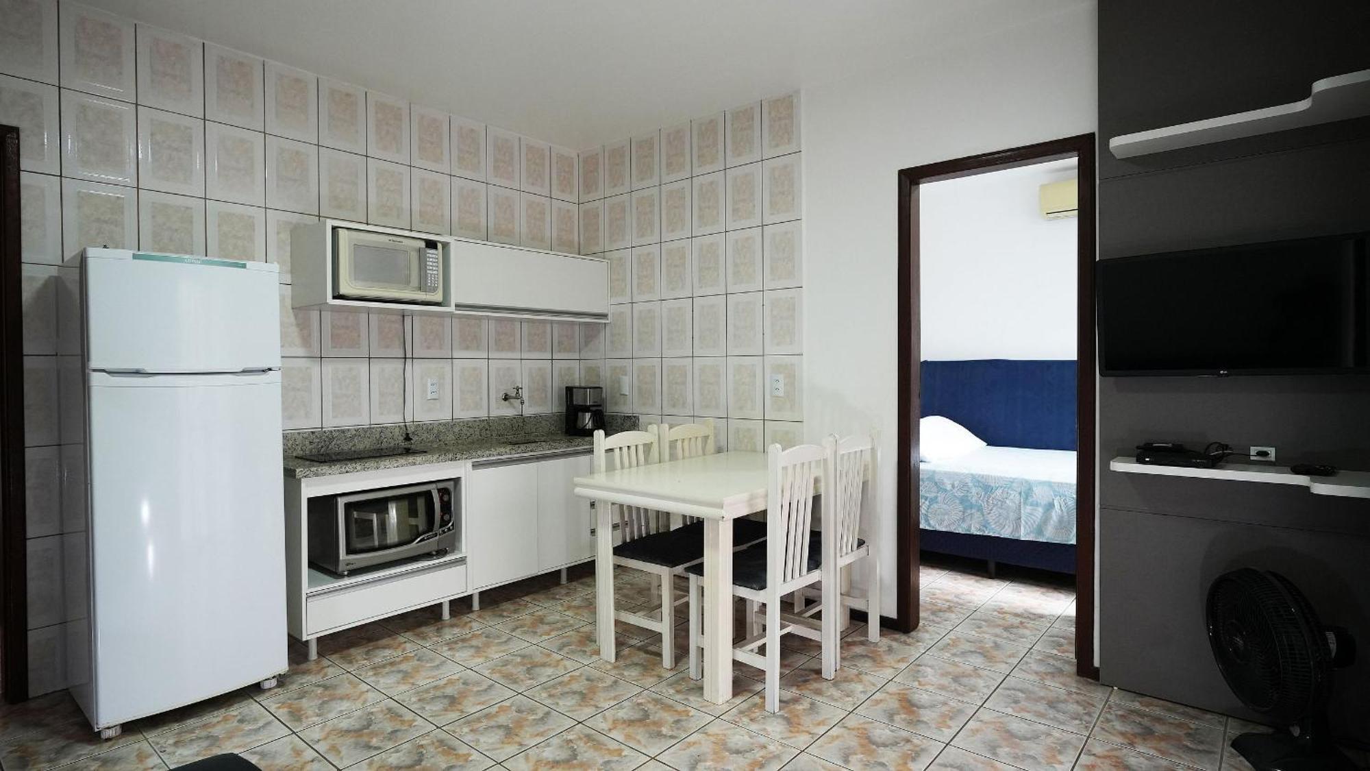 Residencial Adolfo - Mestre Naro 邦比尼亚斯 外观 照片