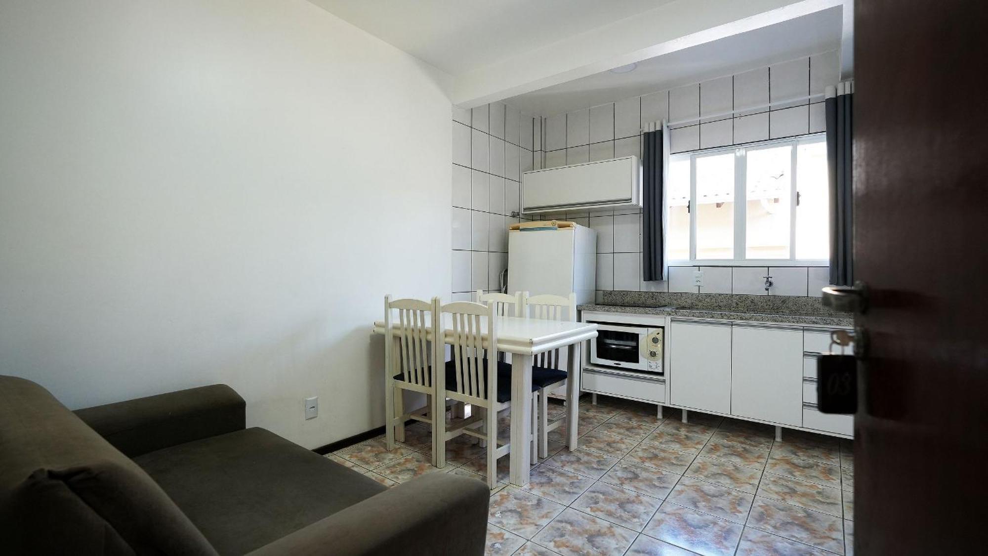 Residencial Adolfo - Mestre Naro 邦比尼亚斯 外观 照片