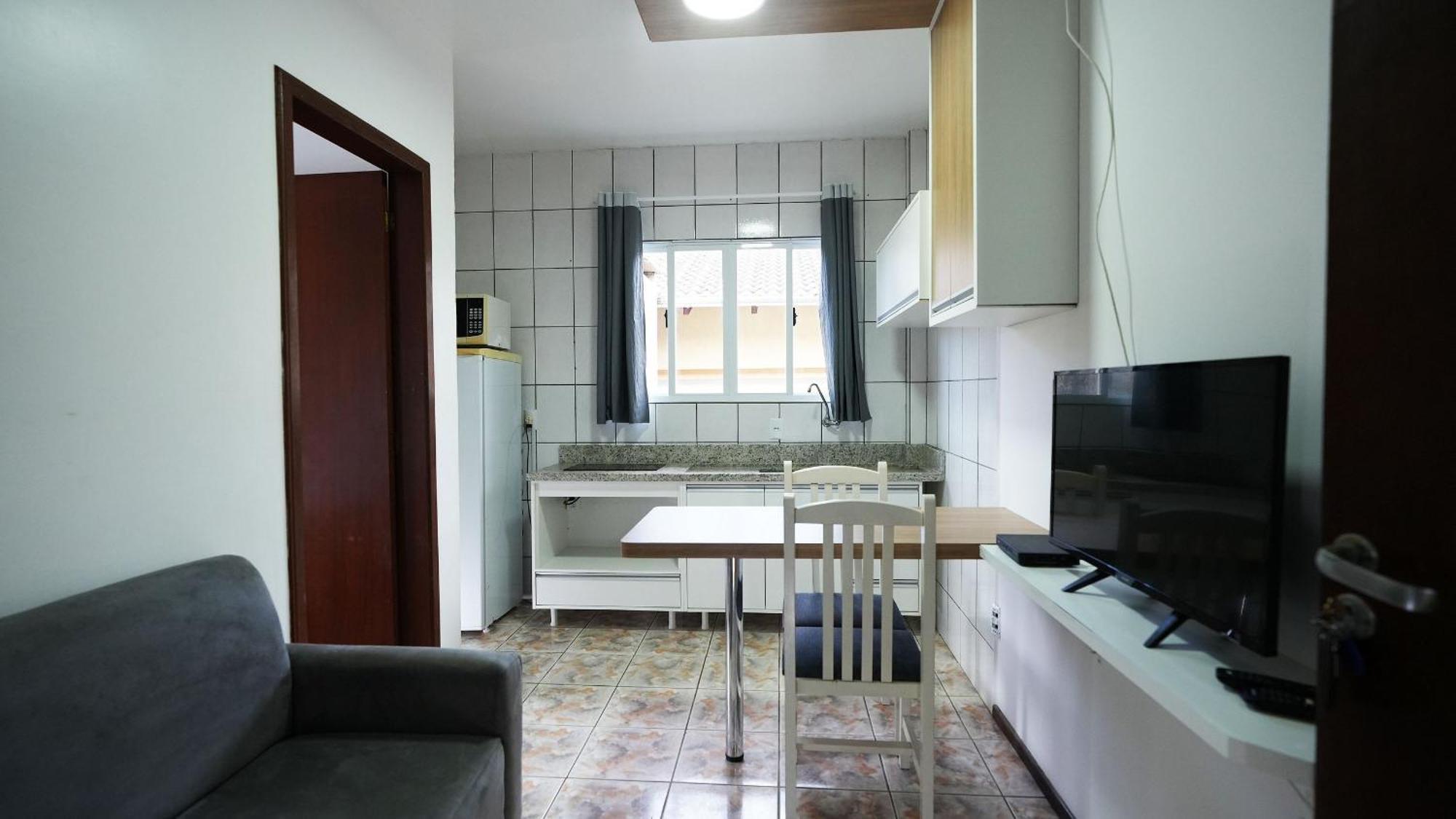 Residencial Adolfo - Mestre Naro 邦比尼亚斯 外观 照片